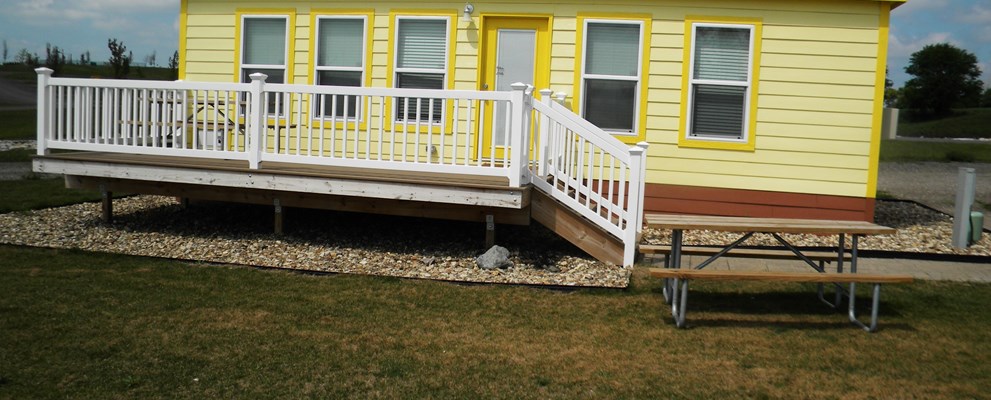 DELUXE CABIN Exterior 8 PERSON BEACH FRONT