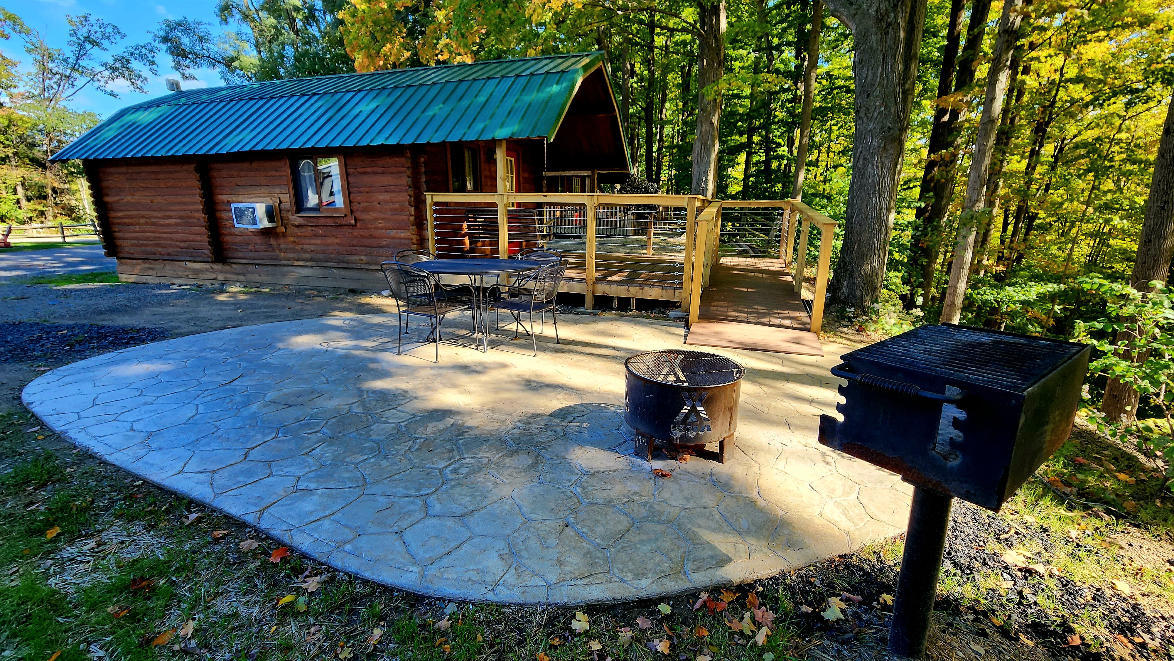 Deluxe Cabin (Full Bath with Shower) Pictures Watkins Glen / Corning