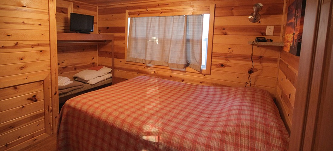 Deluxe Loft Cabin Bedroom K02