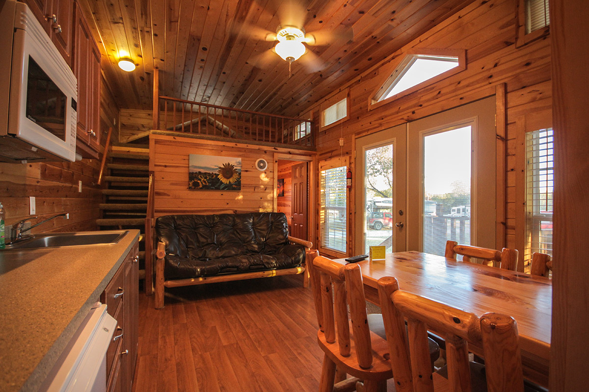 Deluxe Cabin W Bathroom Loft Pictures Wellington Koa