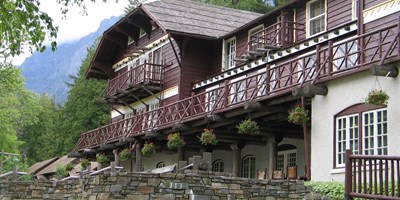 Lake McDonald Lodge
