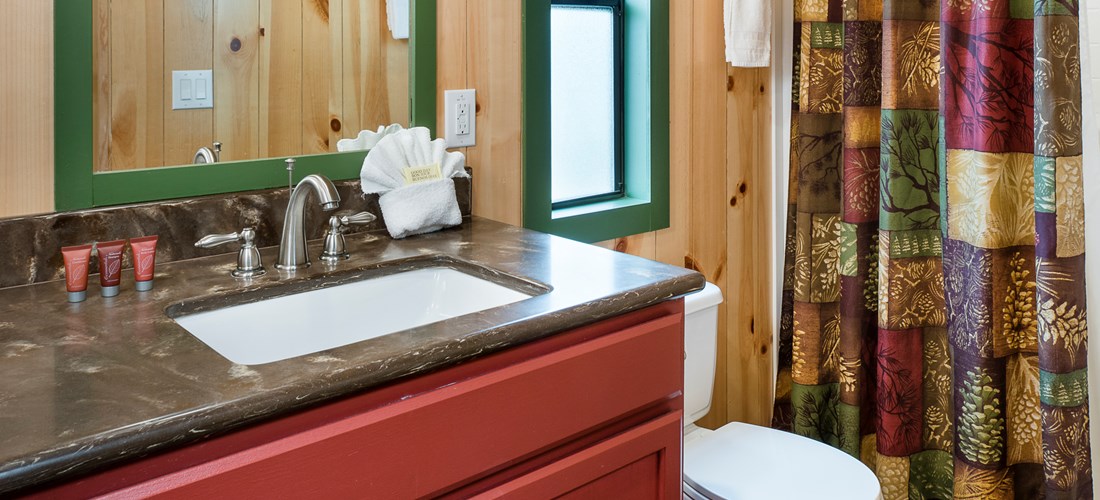 *Bathrooms vary in size in type.  Photo may differ from actual lodge reserved.