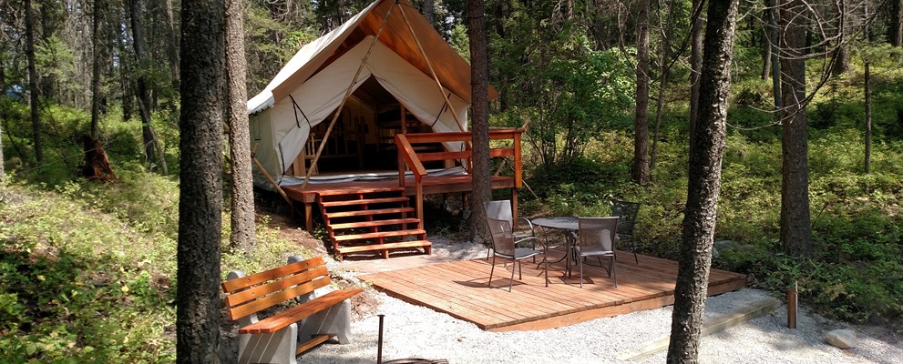 Glamping with fire ring & patio furniture