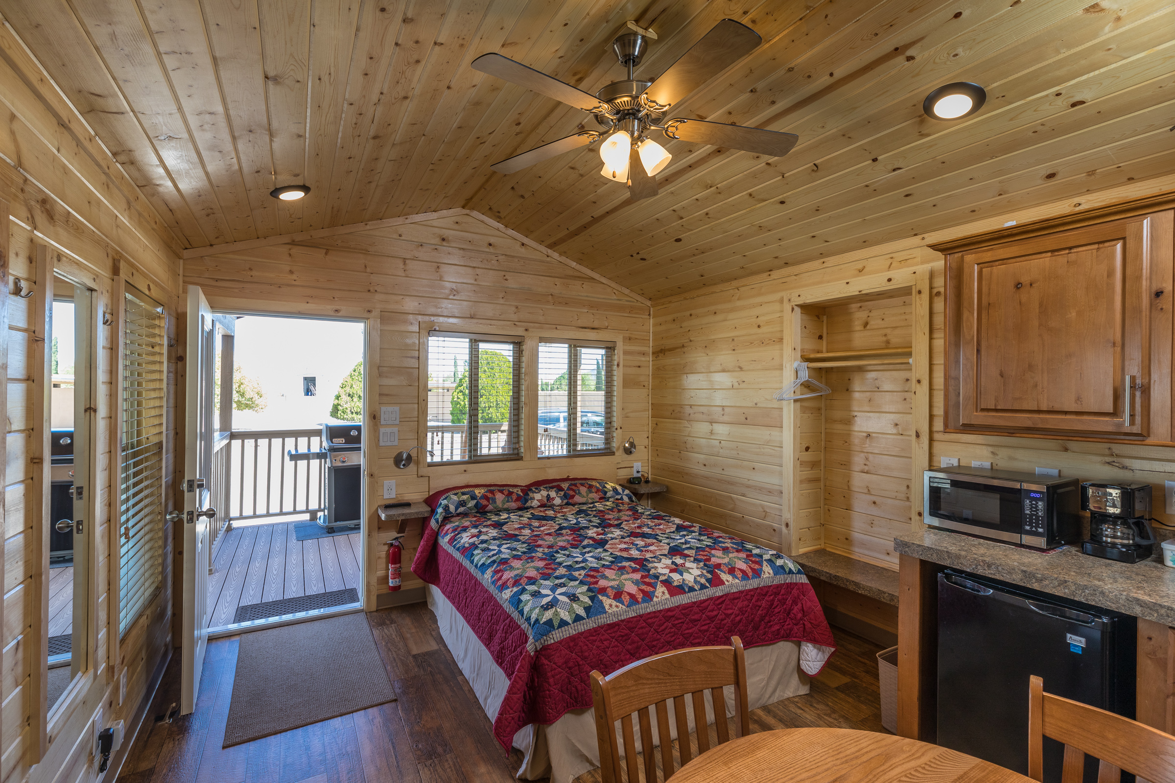 Interior 1 bedroom deluxe cabin