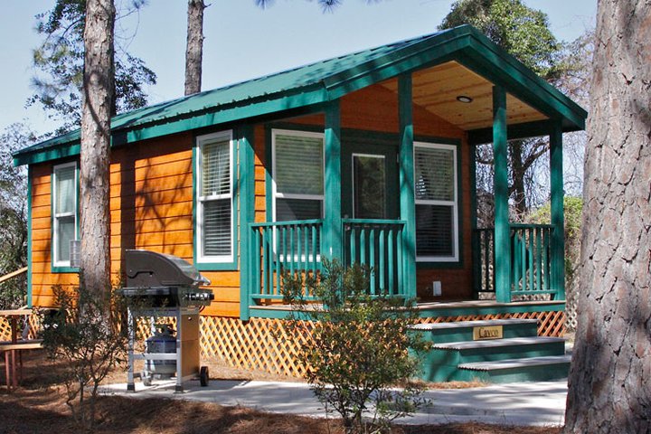 Exterior Small Deluxe Cabin