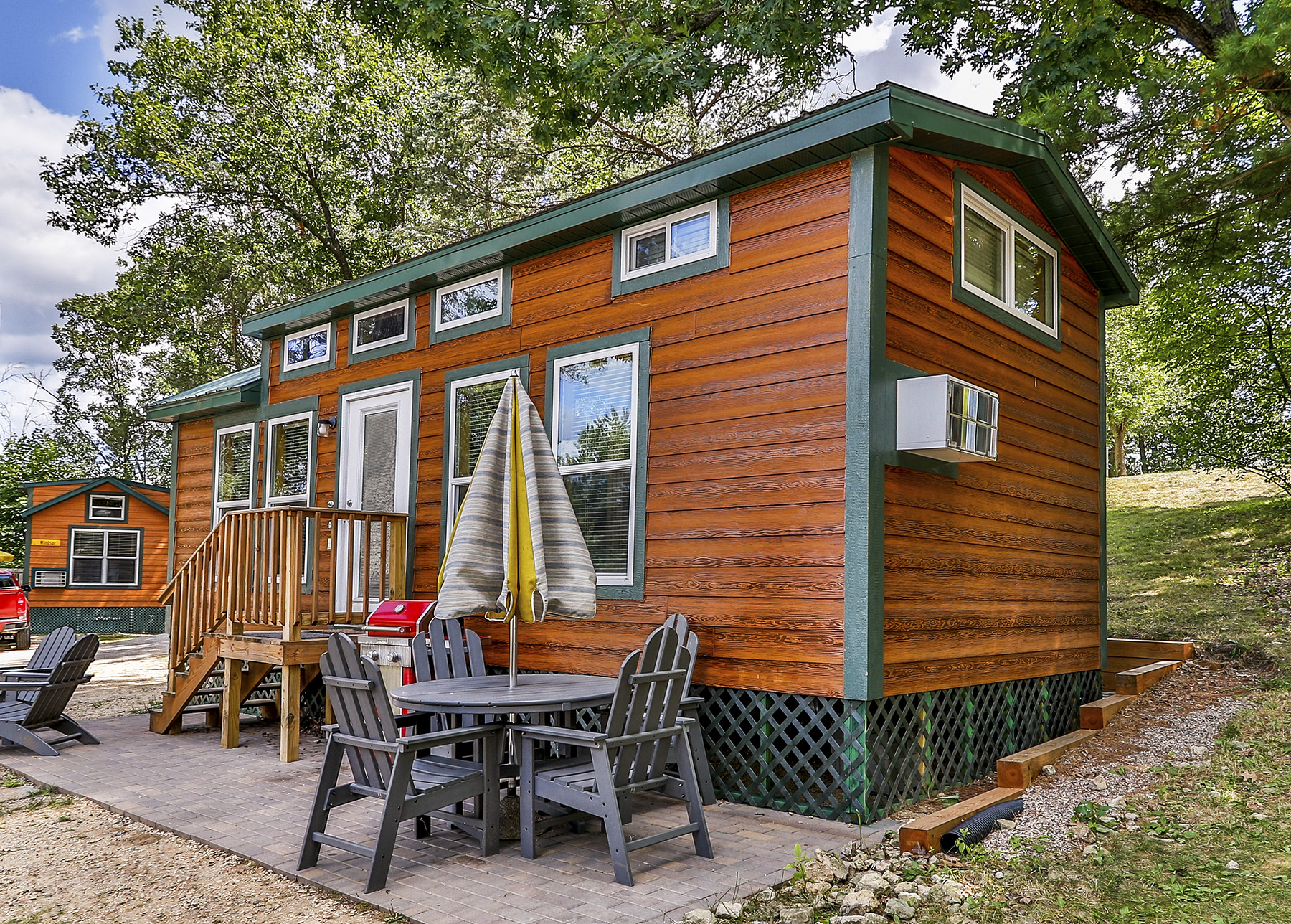 Deluxe Cabin (Full Bath with Shower), KOA Patio ® Pictures Wisconsin