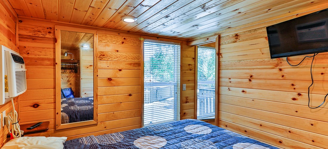 Wisconsin Dells KOA Deluxe Cabin Bedroom