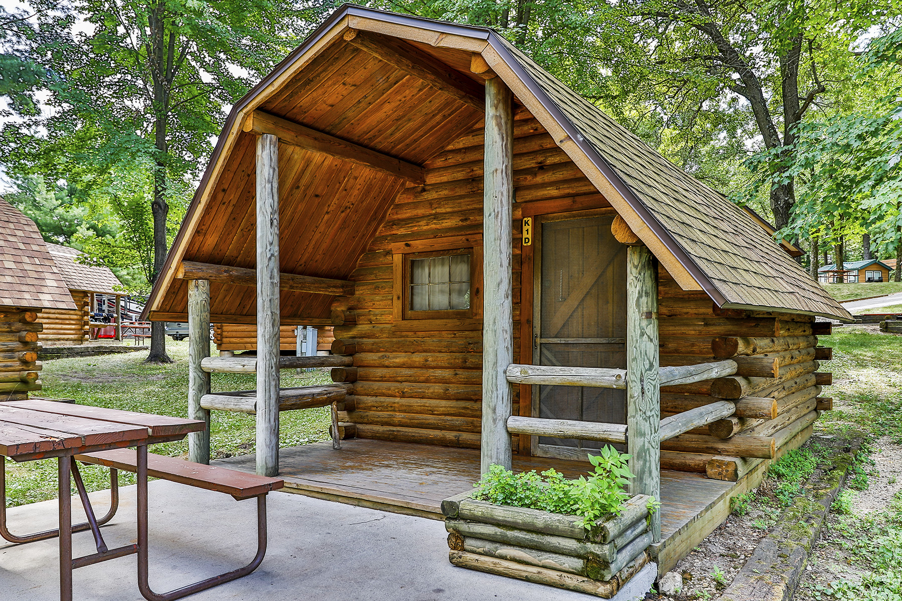 Camping Cabin (No Bathroom) Pictures Wisconsin Dells KOA Holiday