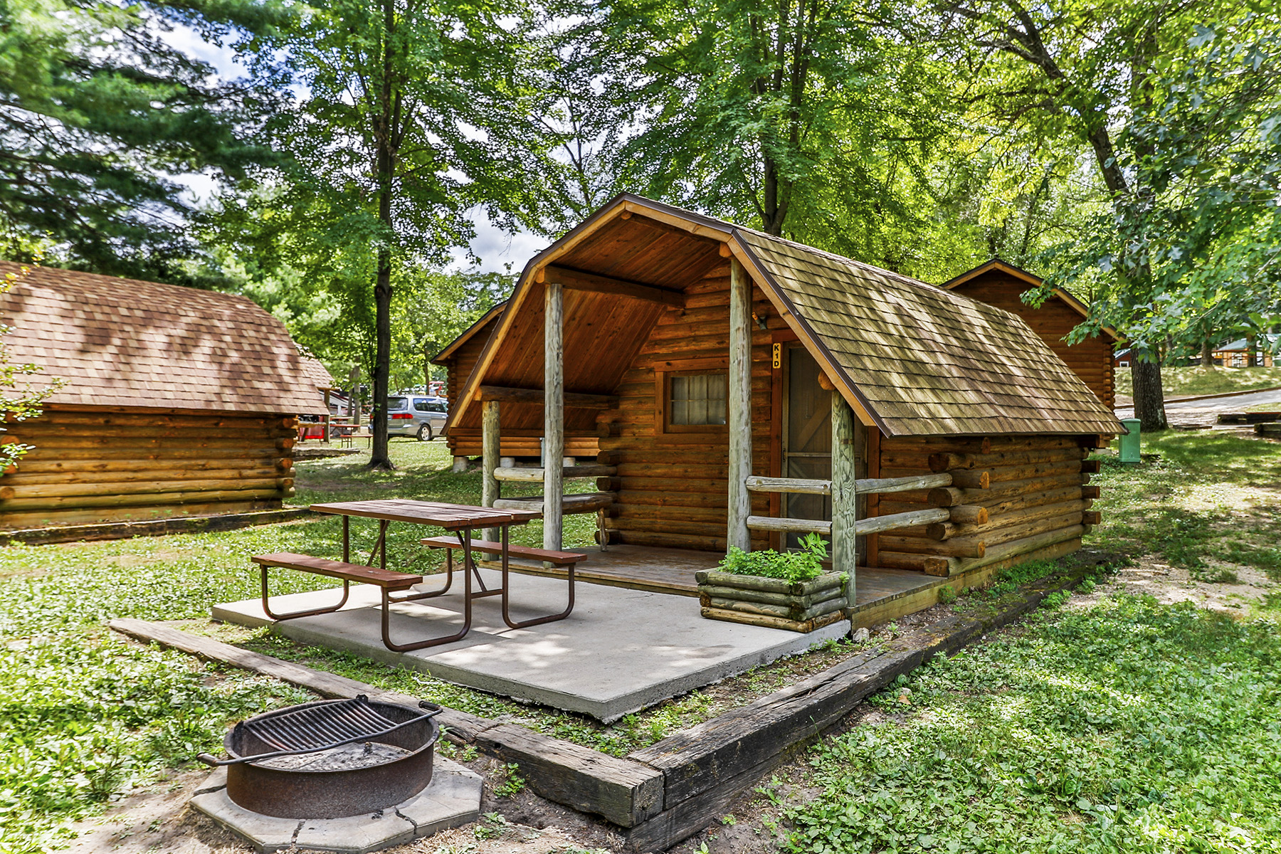 Camping Cabin (No Bathroom) Pictures Wisconsin Dells KOA Holiday