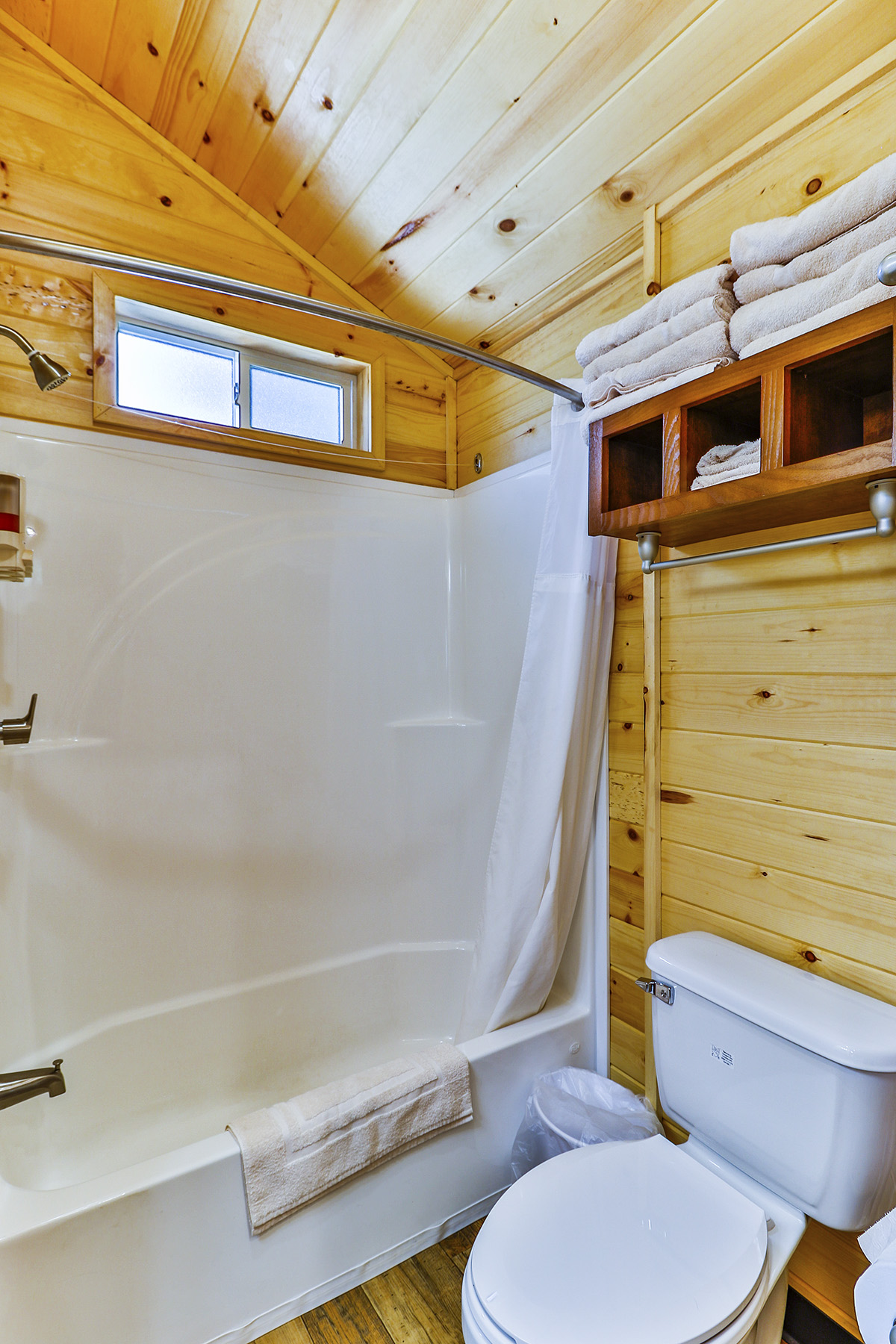Wisconsin Dells KOA Deluxe Cabin Bathroom