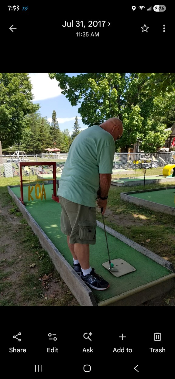 9 HOLE MINI GOLF!
