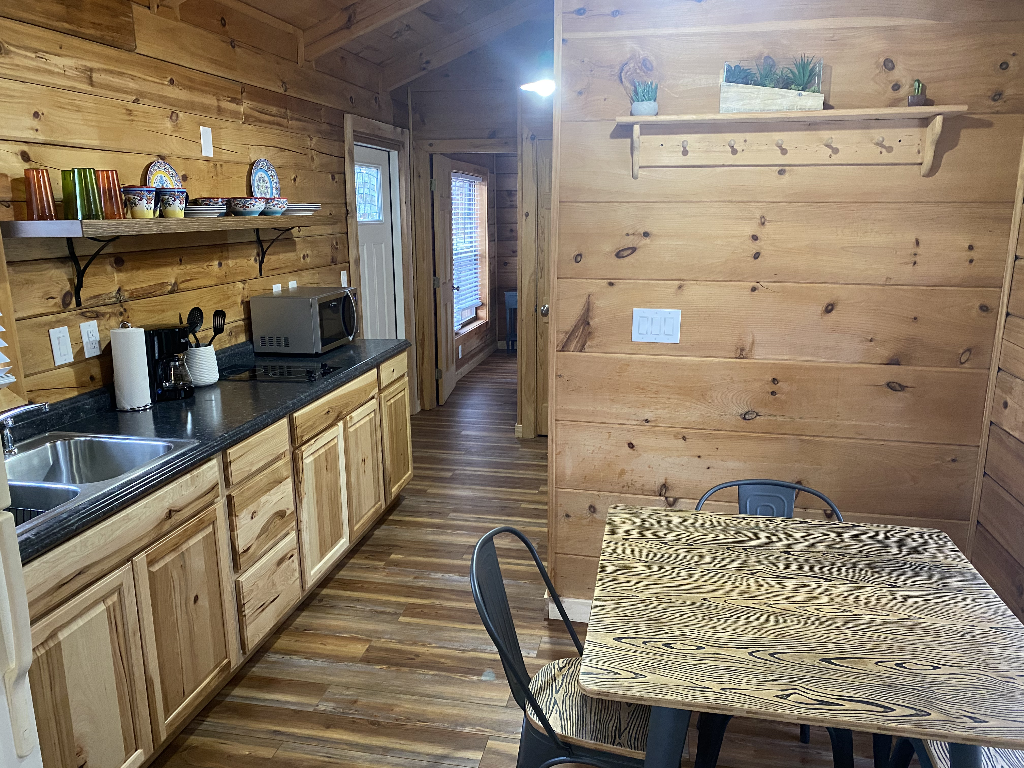 Deluxe cottage dining area