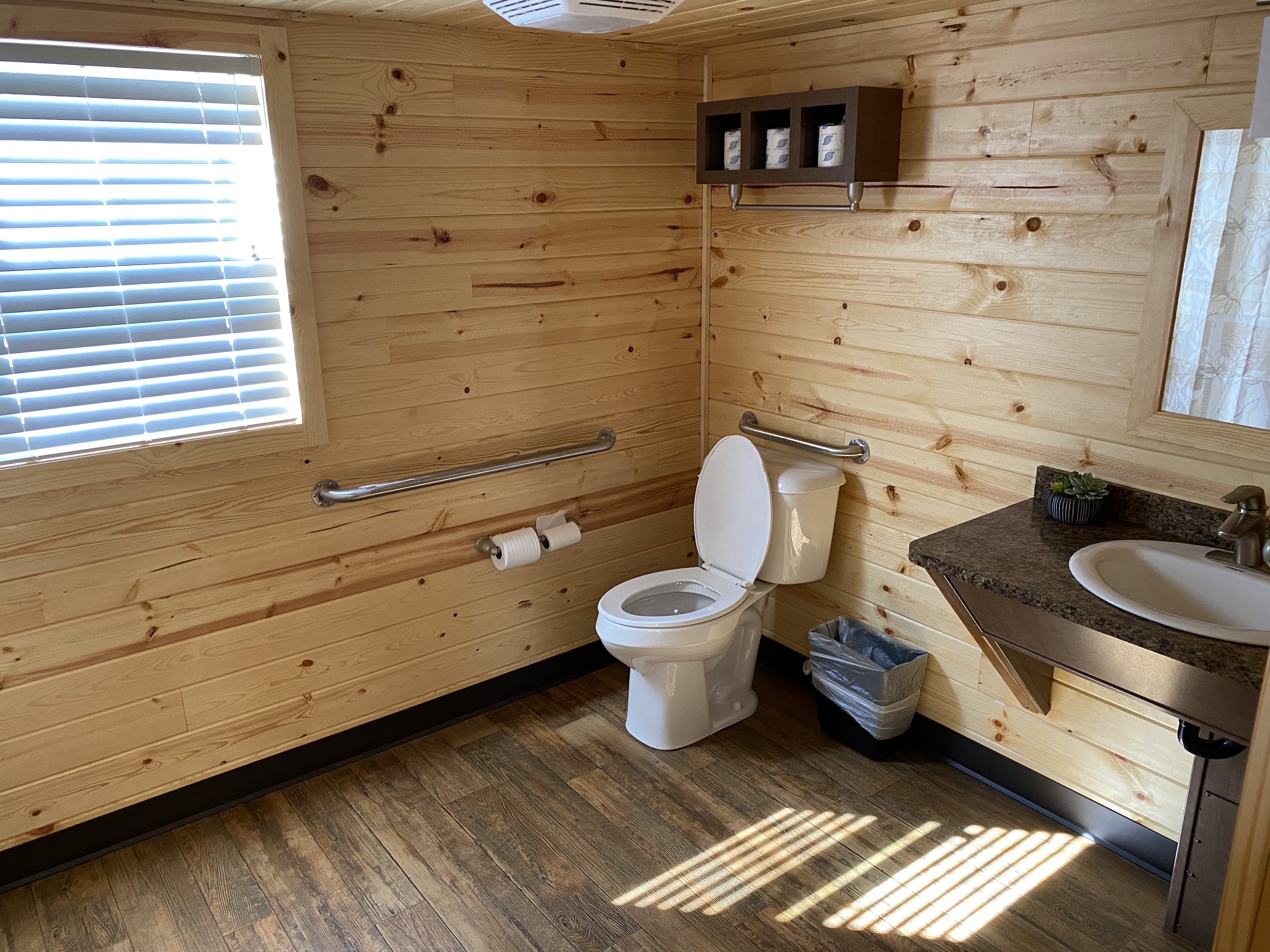 Handicap Friendly Deluxe Cottage bathroom