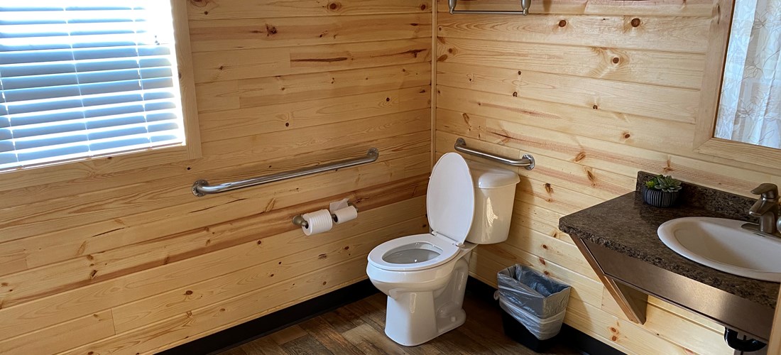 Handicap Friendly Deluxe Cottage bathroom