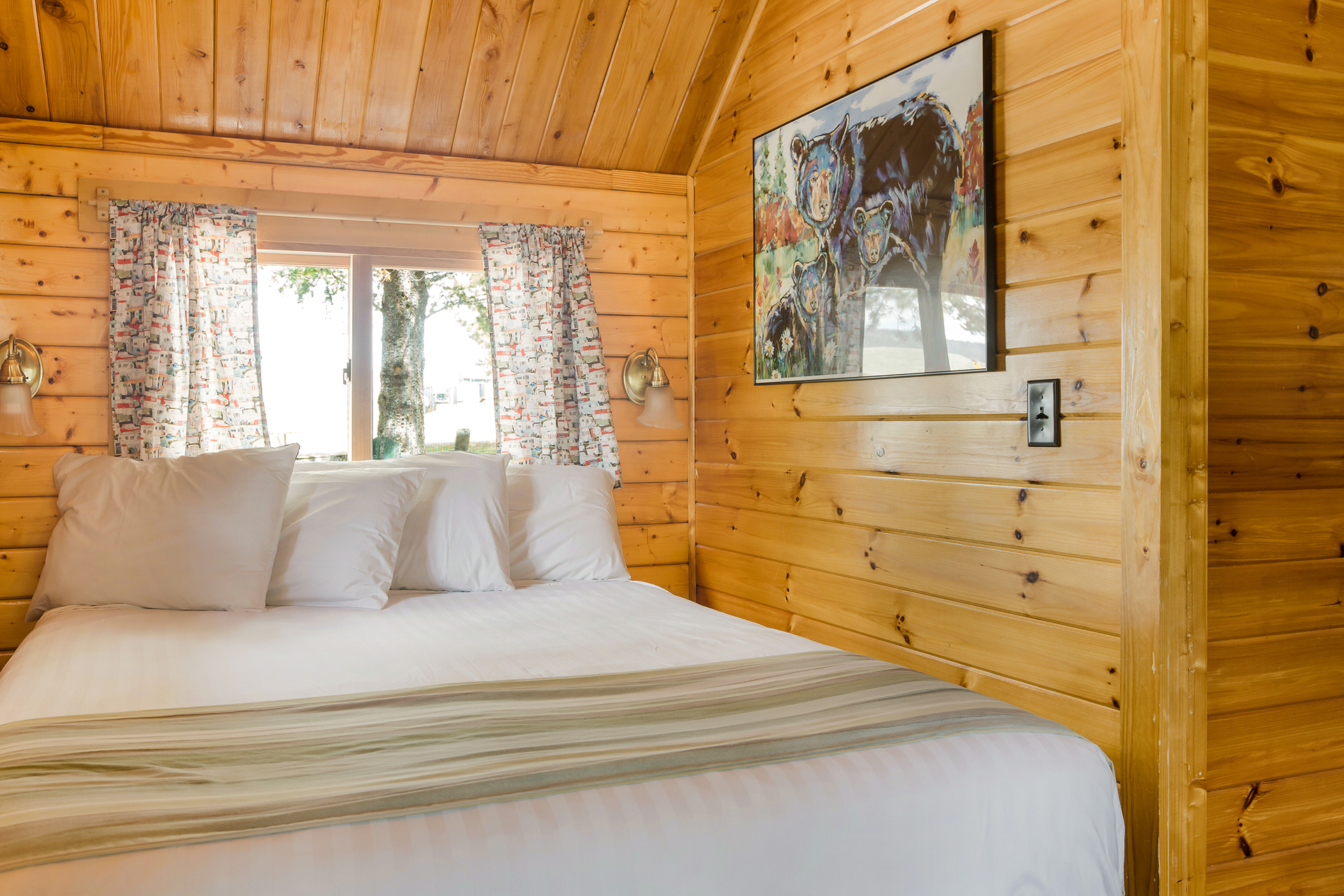 DC419 - Deluxe Cabin, 1 Bedroom (Full Bath with Shower) – Sleeps 4