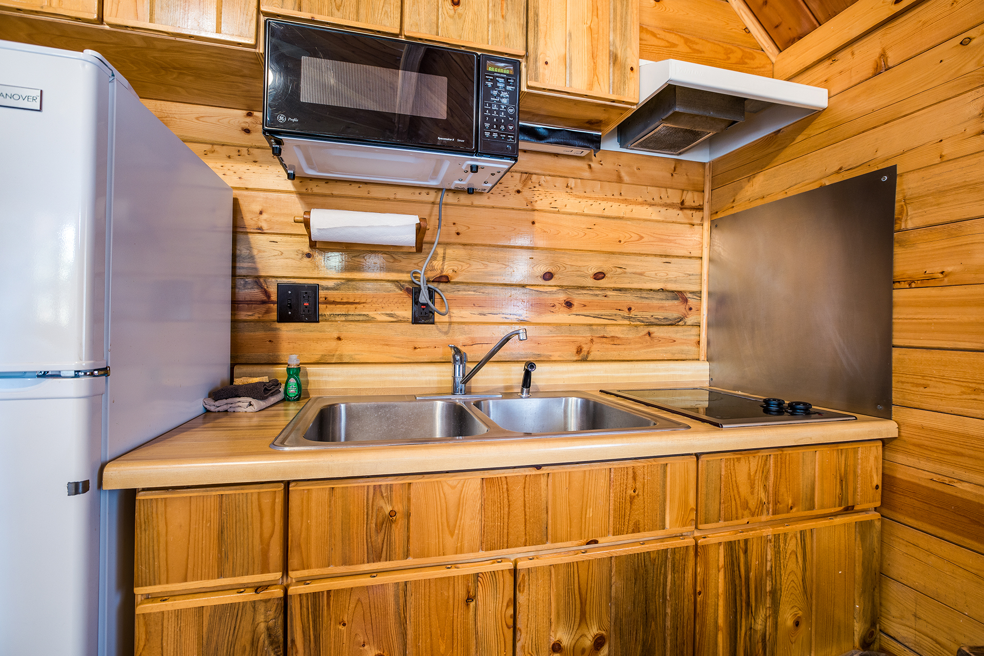 DC512 - Deluxe Cabin, 2 Bedroom Double+BB (Full Bath with Shower) – Sleeps 4