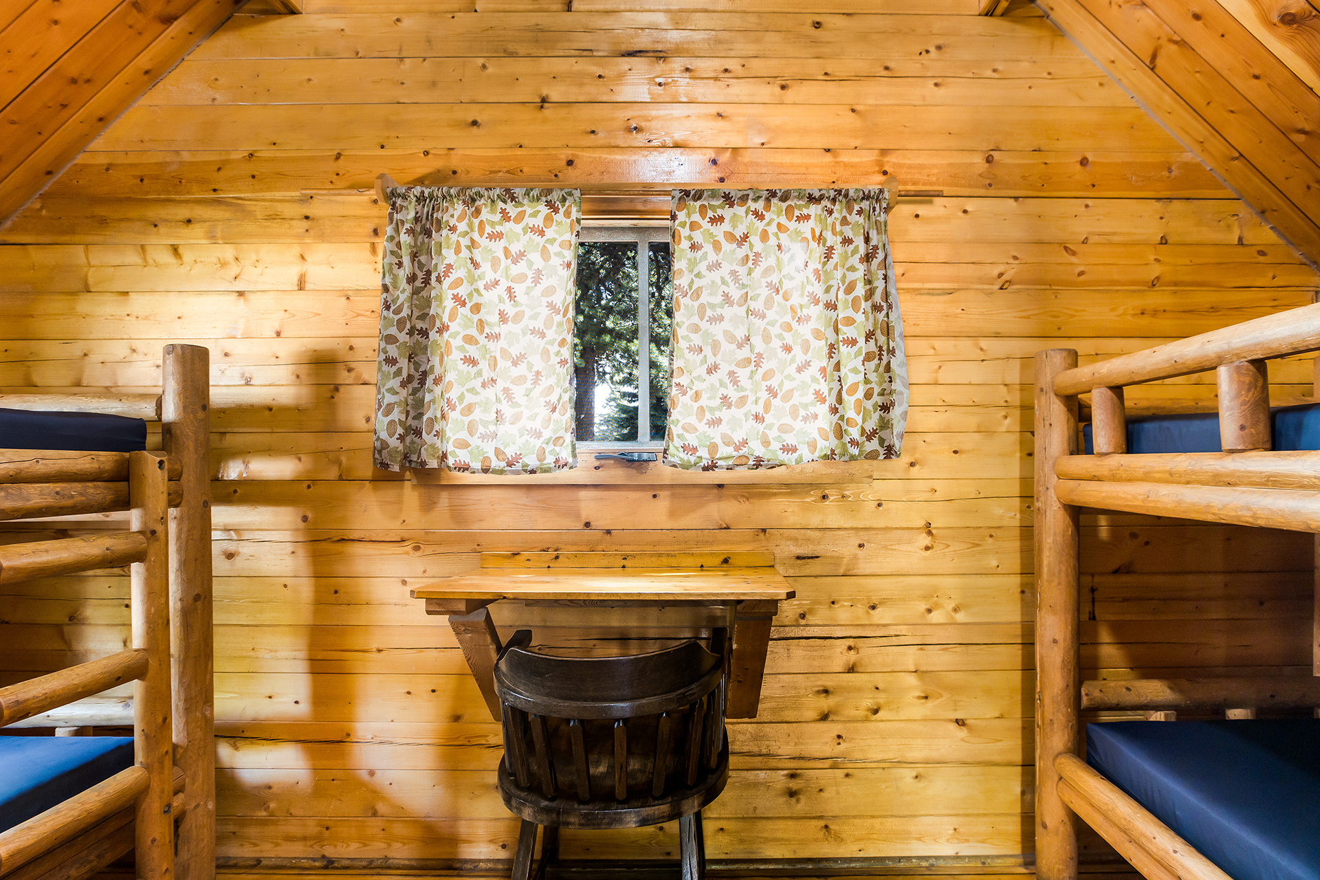 CC217 - Camping Cabin, 2 Bedroom (No Bathroom) – Sleeps 6