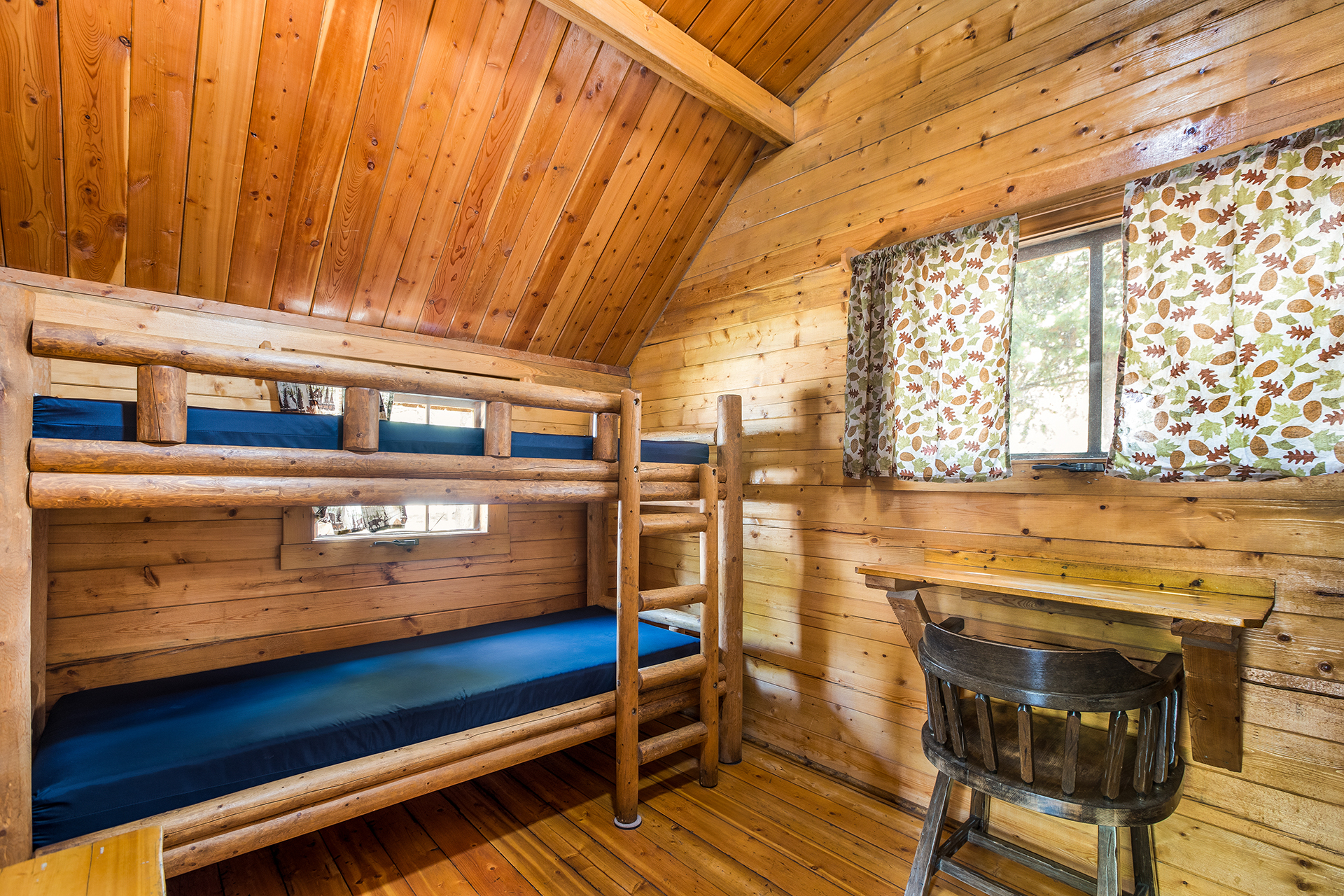 CC217 - Camping Cabin, 2 Bedroom (No Bathroom) – Sleeps 6