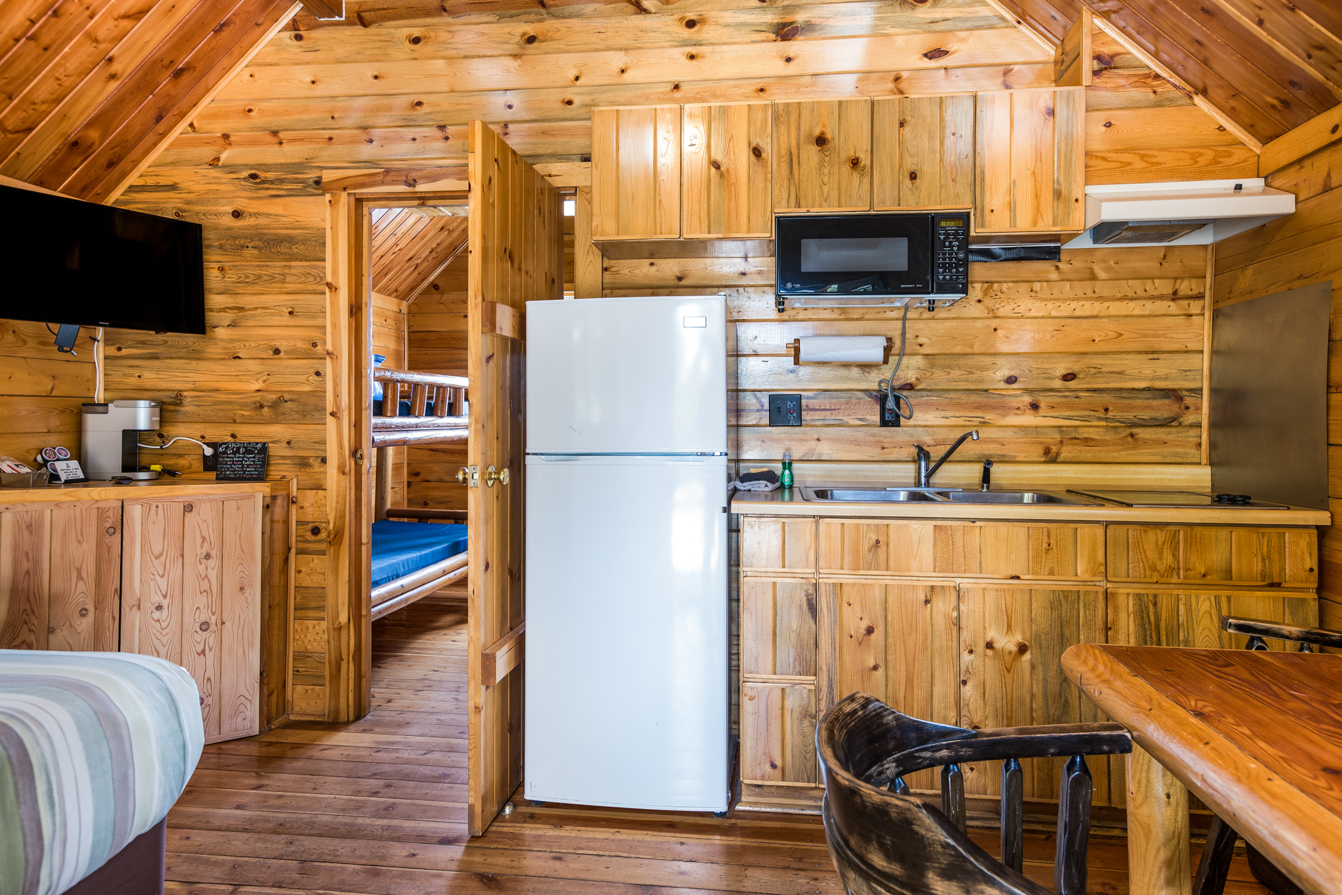 DC512 - Deluxe Cabin, 2 Bedroom Double+BB (Full Bath with Shower) – Sleeps 4
